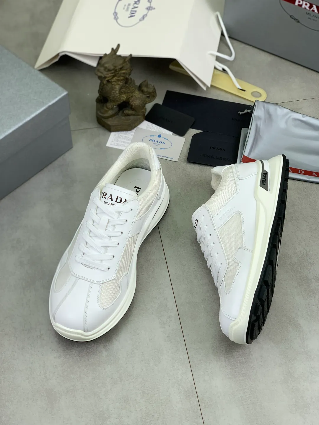Men's Men's Shoes 💰P600 💰【New Style】 The latest model of high-quality PRADA classic men's shoes has been launched on the official website at a 1:1 replica, synchronized in Hong Kong and on the same catwalk; all made of calfskin➕imported cowhide lining, 🍡🍡original rubber outsole, non-slip and wear-resistant; comfortable on the feet, attractive style, fine workmanship, and simple and neat shoe lasts, highlighting a man's courage and toughness, 👍size 38 to 44 (45 can be customized) black White color🉑️choose